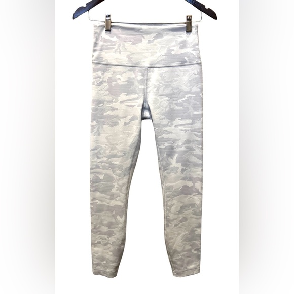 Lululemon Wunder Under High-Rise Tight 25" *Luxtreme
 Camo Alpine White  Sz 8 - Picture 3 of 6